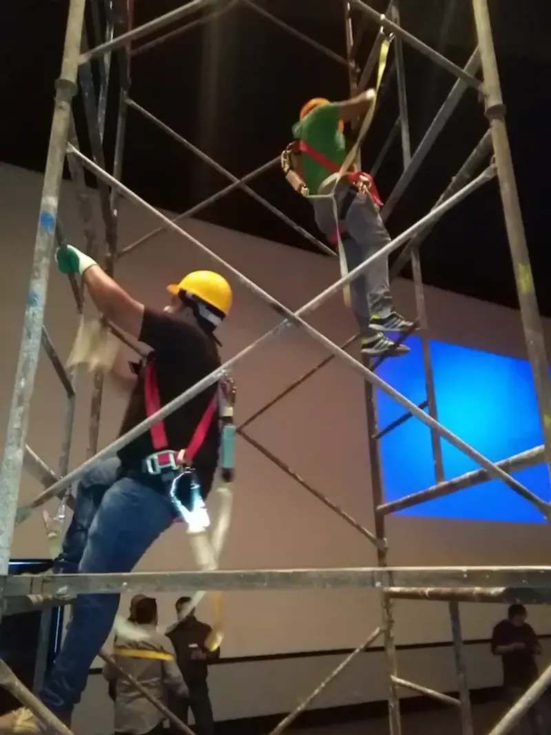 Trabajo en alturas con arnés